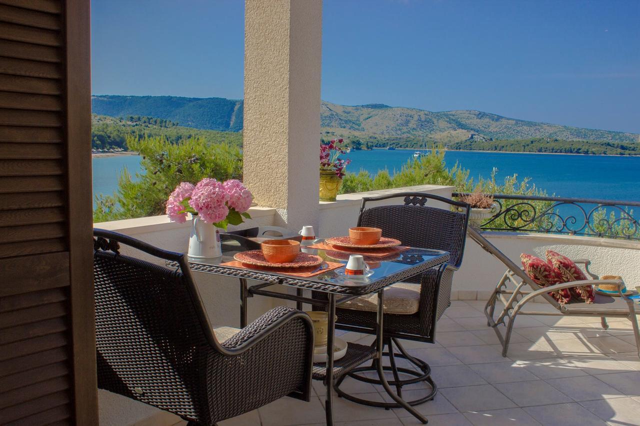 Sea Breeze - Front Sea Apartment Zaboric Exterior photo