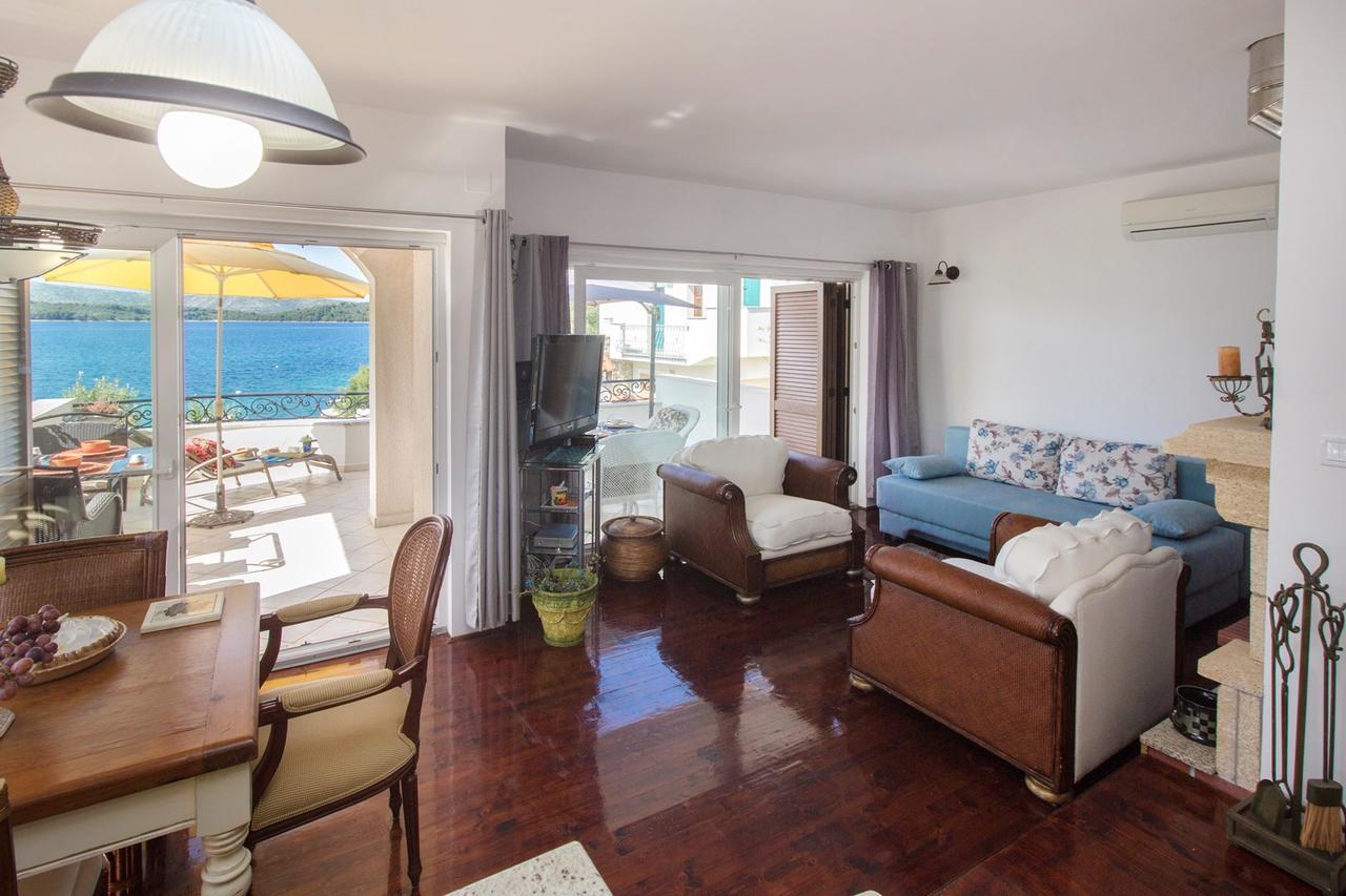 Sea Breeze - Front Sea Apartment Zaboric Exterior photo